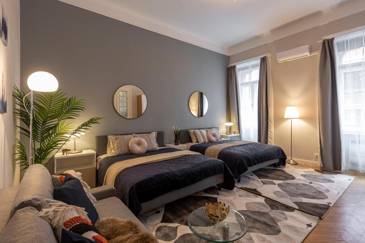 Spacious & Cozy Downtown Apartment With Balcony Budapest Esterno foto