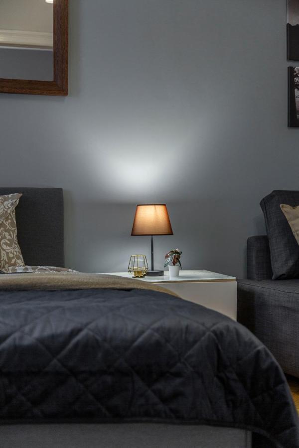 Spacious & Cozy Downtown Apartment With Balcony Budapest Esterno foto
